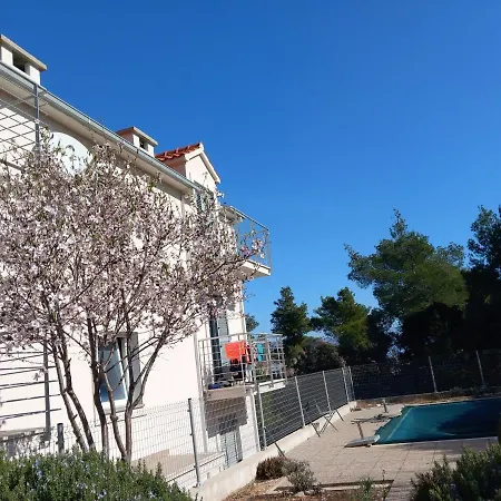 25 King'S Landing In Supetar Apartment Exterior photo