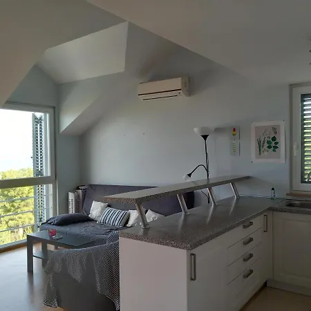 25 King'S Landing In Supetar Apartment Exterior photo