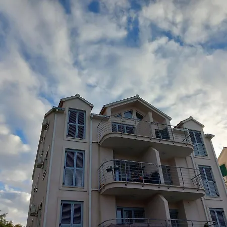 25 King'S Landing In Supetar Apartment Exterior photo